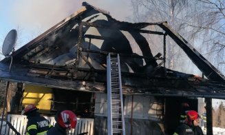 Incendiu la Cluj. O casă de vacanță s-a făcut scrum