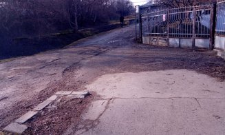 Accesul pietonal în parcul Rozelor, împotmolit în noroi