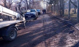 Accesul pietonal în parcul Rozelor, împotmolit în noroi