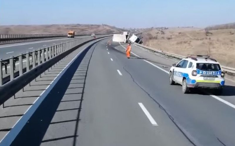 TIR răsturnat pe A3. Trafic restricționat între Turda și Gilău