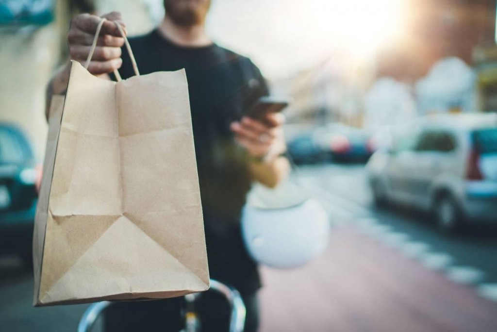Clujul, în topul comenzilor de mâncare online. Burgerii, pizza, șaorma și cartofii prăjiți au fost cele mai căutate produse