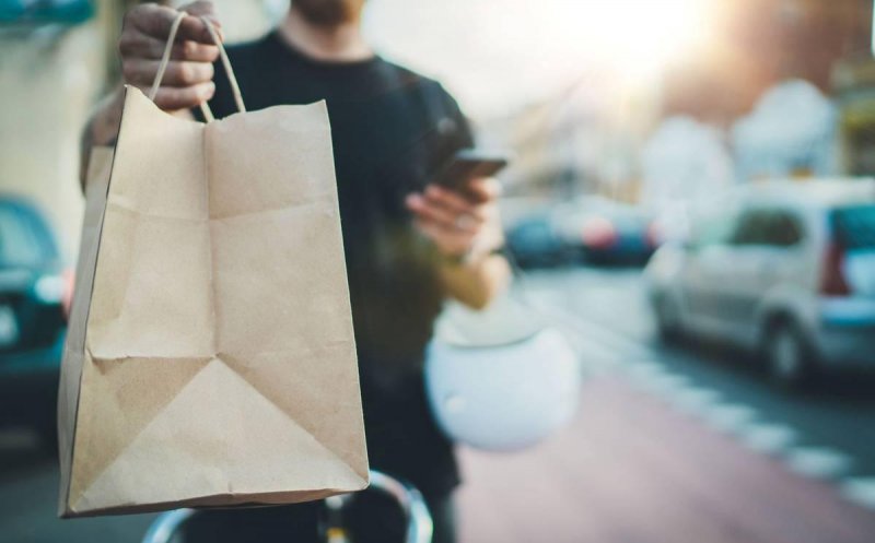 Clujul, în topul comenzilor de mâncare online. Burgerii, pizza, șaorma și cartofii prăjiți au fost cele mai căutate produse