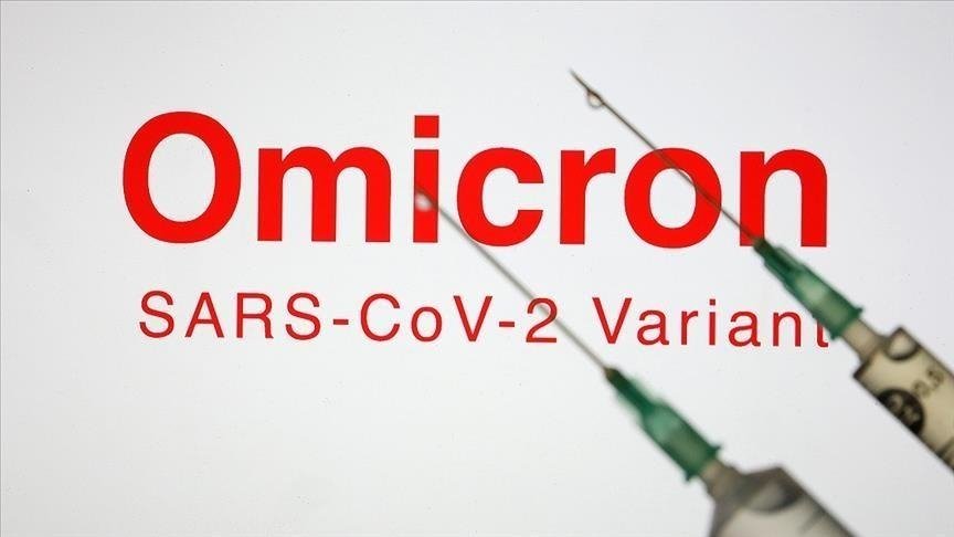 Simptomele Omicron cel mai des întâlnite la persoanele complet vaccinate, confundate cu o răceală obișnuită
