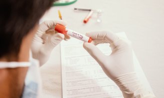 O nouă scădere a numărului de infectări/ Noi decese raportate. România trece de 62.000 de morți COVID