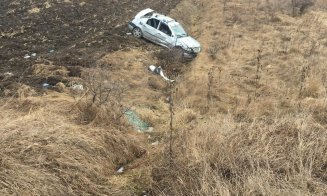 Mașină răsturnată pe Cluj - Turda. S-a rostogolit și ajuns pe câmp/ Șoferul era băut