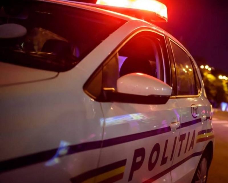 ACCIDENT în Cluj: Un şofer a pierdut controlul volanului într-o curbă şi s-a răsturnat în afara şoselei