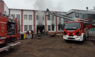Incendiu la o hală în Piața 1 Mai