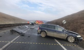 Impact frontal între două mașini pe Vâlcele-Apahida. O persoană a rămas încarcerată/ Trafic blocat