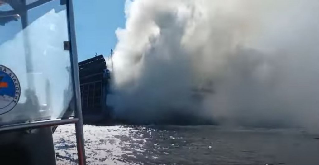 29 de români, printre persoanele salvate de pe feribotul care a luat foc în Grecia