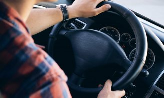 A fost publicată LISTA tarifelor la RCA 2022. Cât au de plătit șoferii în funcție de vârstă și experiență