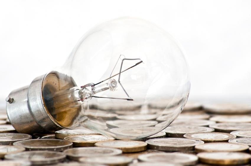 Marii furnizori de energie din România cer Guvernului să ajute direct consumatorii din 1 aprilie