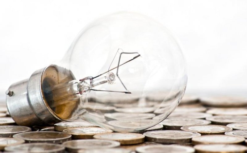 Marii furnizori de energie din România cer Guvernului să ajute direct consumatorii din 1 aprilie