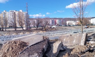 IMAGINI NOI de pe șantierul de modernizare a malurilor Someșului. PODUL Parcul Rozelor – Grigorescu prinde contur. Pista de biciclete, DESFIINŢATĂ. Ac