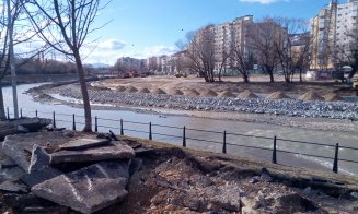 IMAGINI NOI de pe șantierul de modernizare a malurilor Someșului. PODUL Parcul Rozelor – Grigorescu prinde contur. Pista de biciclete, DESFIINŢATĂ. Ac