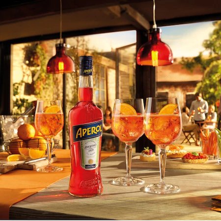Aperol Spritz: istoria cocktail-ului deja legendar
