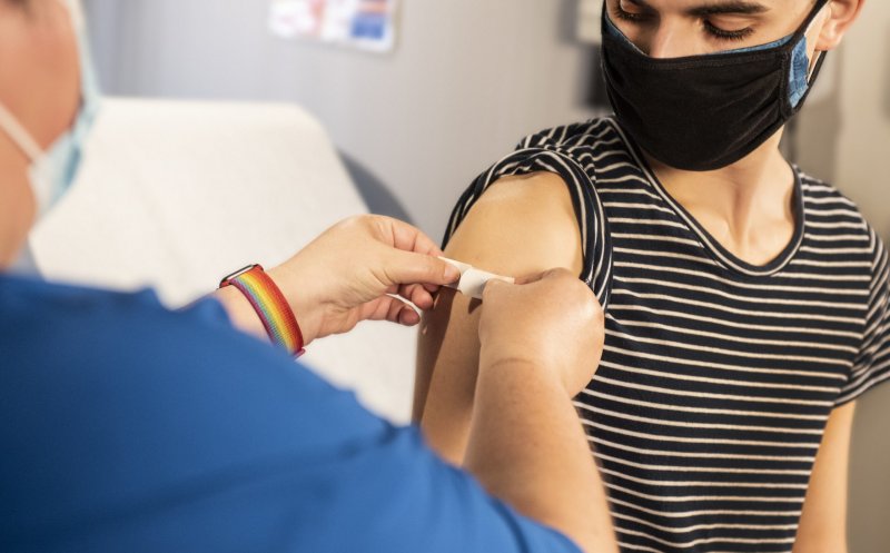 Copiii peste 12 ani pot face boosterul anti-COVID de la Pfizer