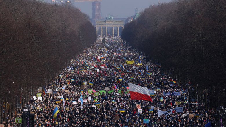 Manifestații în întreaga lume, în semn de solidaritate cu Ucraina