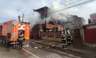 Incendiu la o casă din Cluj-Napoca. Locatarii au reușit să se autoevacueze
