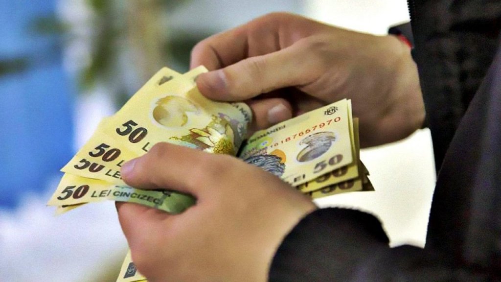 Atenție la escroci! Cum a rămas o clujeancă fără câteva mii de lei după ce a bătut palma cu un "constructor"