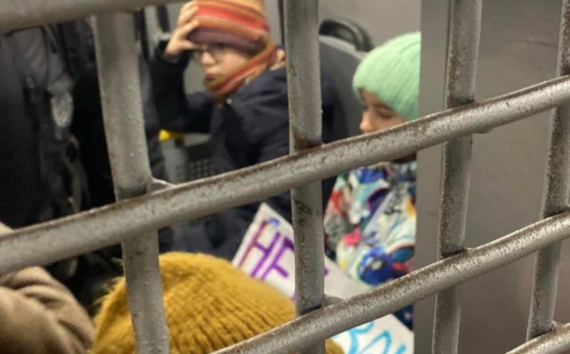 Incredibil! Copii arestați la Moscova pentru că protestau împotriva războiului