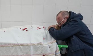 Populaţia din oraşele ucrainiene bombardate de ruşi rămâne FĂRĂ APĂ, CĂLDURĂ și CURENT. Nu îşi pot aduna morţii de pe străzi să îi îngroape