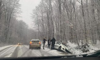 A venit iarna la Cluj: "Evitaţi Făget, Sălicea, Ciurila e patinoar!" Accident la Sf. Ion