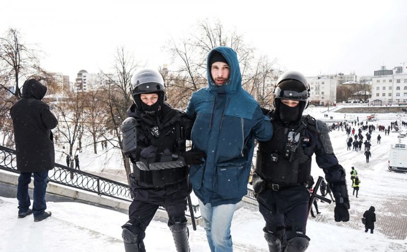Probleme mari în Rusia. Mii de persoane au fost reţinute la protestele anti-război
