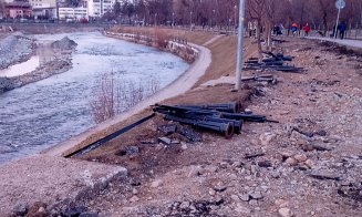 IMAGINI NOI de pe șantierul de modernizare a malurilor Someșului: Se dezmembrează partea metalică a promenadei de pe malul drept