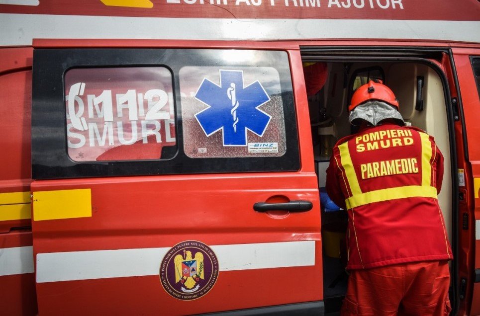 Muncitor lovit de un panou publicitar în Călățele/ Bărbatul a murit