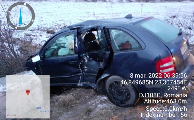 ACCIDENT în Cluj: A nins în judeţ, atenţie la şosea! Un autoturism a ajuns în şanţ