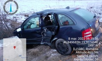 ACCIDENT în Cluj: A nins în judeţ, atenţie la şosea! Un autoturism a ajuns în şanţ