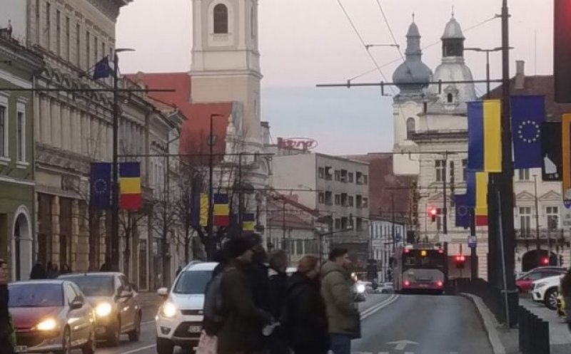 De ce steagul Ucrainei a fost arborat în centrul Clujului în locul drapelului României