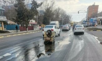 De-a râsu'-plânsu': Și-a făcut provizii de 1.000 de litri de motorină într-un container de plastic, dar l-a răsturnat pe şosea