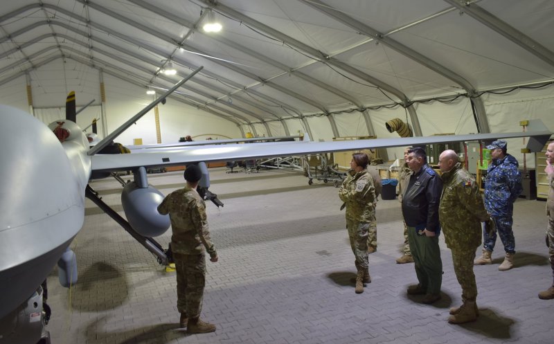 General maior american, în vizită la Baza Aeriană de la Câmpia Turzii