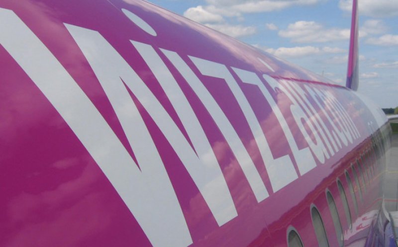 Alertă cu bombă la bordul unei aeronave Wizz Air. Avionul a fost escortat până la ieșirea din spațiul aerian românesc
