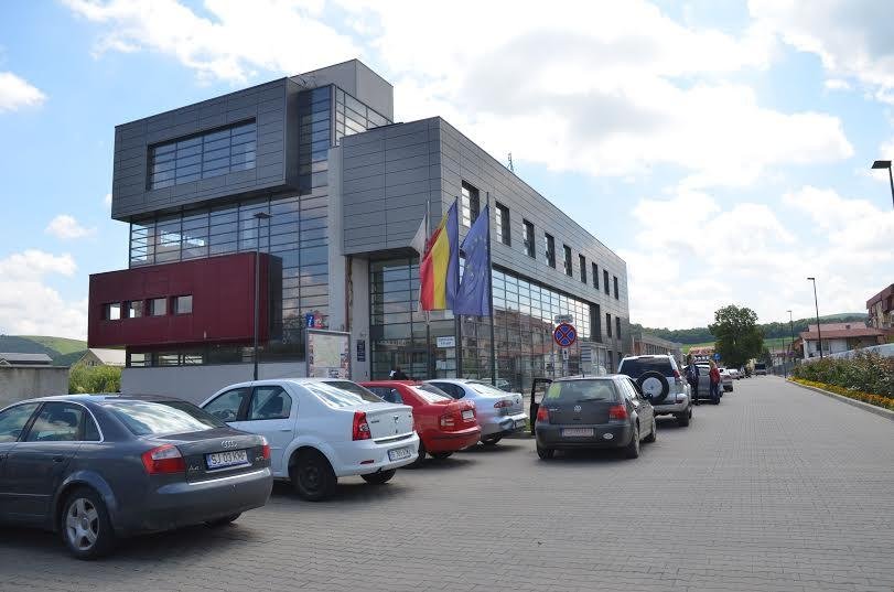 Parcarea din curtea Primăriei Florești va fi cu plată. Care sunt tarifele aplicate de luni