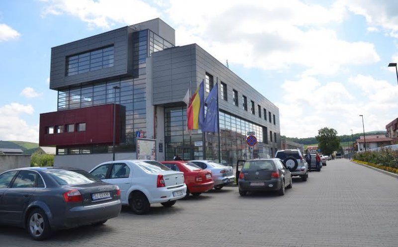 Parcarea din curtea Primăriei Florești va fi cu plată. Care sunt tarifele aplicate de luni