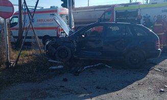 18 persoane implicate într-un ACCIDENT într-o localitate din Cluj. Impact între un microbuz și un autoturism
