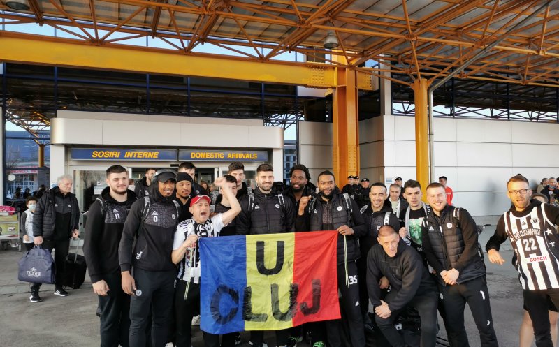 Baschetbaliștii de la U-BT, întâmpinați de suporteri la aeroport după rezultatul istoric din Basketball Champions League