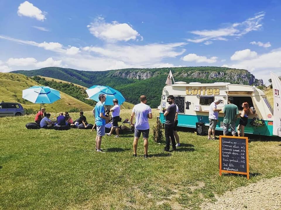 Cafea cu gust de drumeţie. Doi soţi din Cluj şi-au transformat visul într-o afacere de succes