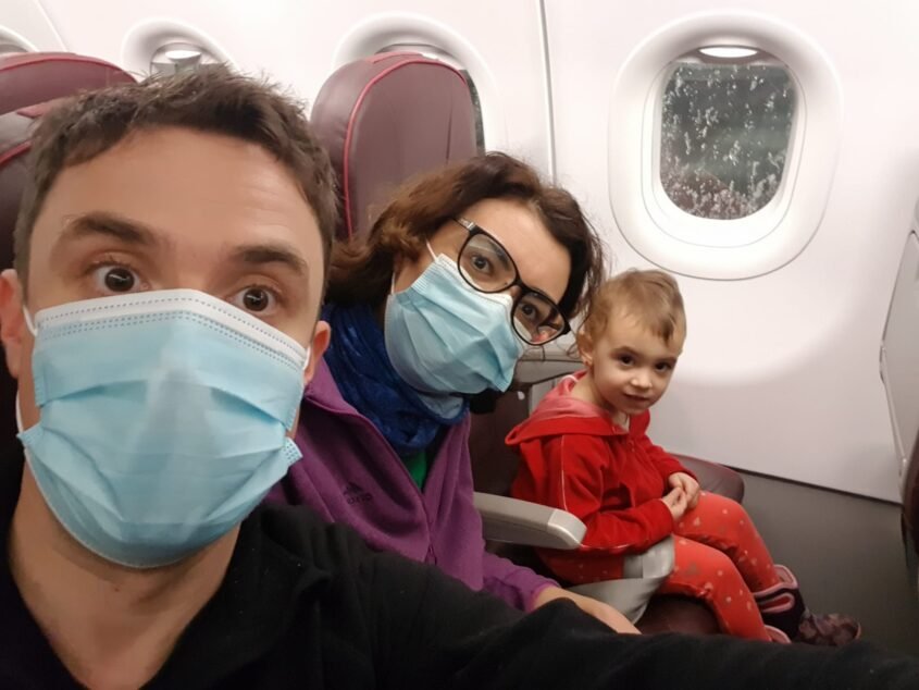 Au decis să lase Clujul în urmă la început de an. Motivele unei familii de "nomazi digitali”, cu un copil de 3 ani