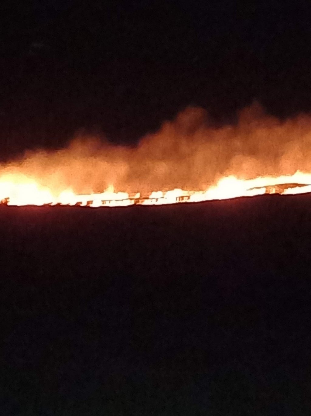 ARDE CLUJUL: Incendii de vegetaţie în Feiurdeni. Primarul din Chinteni: "INCONŞTIENŢĂ" şi "NEPĂSARE"