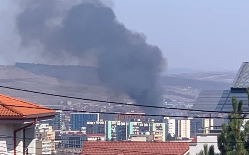 Incendiu în Cluj. Un nor negru de fum, vizibil din tot orașul