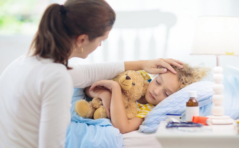 Părinţii care rămân acasă cu copiii aflaţi în carantină sau izolare primesc concediu medical