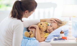 Părinţii care rămân acasă cu copiii aflaţi în carantină sau izolare primesc concediu medical