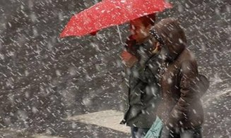 Vremea schimbă foaia: COD Galben de ploi și vânt la Cluj/ Lapoviță, ninsoare și frig în weekend