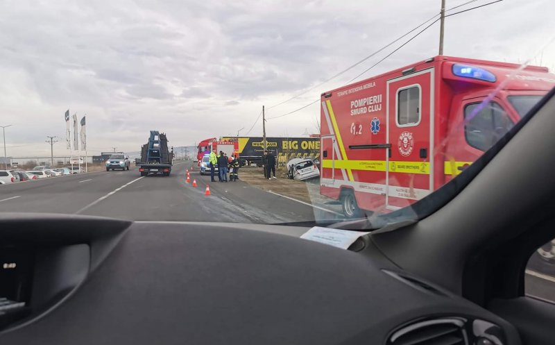 Accident Cluj: Mașină în șanț între Florești și Gilău/ Două femei au ajuns la spital