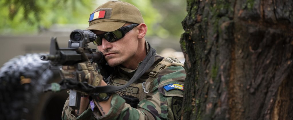 Dîncu: Sunt tineri care îşi doresc o pregătire militară de bază, dar într-un sistem modern. Am putea face stagii de 3-4 luni