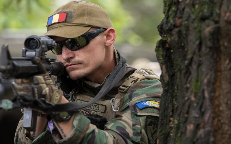 Dîncu: Sunt tineri care îşi doresc o pregătire militară de bază, dar într-un sistem modern. Am putea face stagii de 3-4 luni