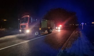 ACCIDENT în Cluj: Impact frontal între două autoturisme. Un pasager şi ambii şoferi care au 18 ani au ajuns la spital
